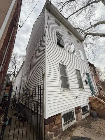 2BR/1BA Single family in Trenton, NJ